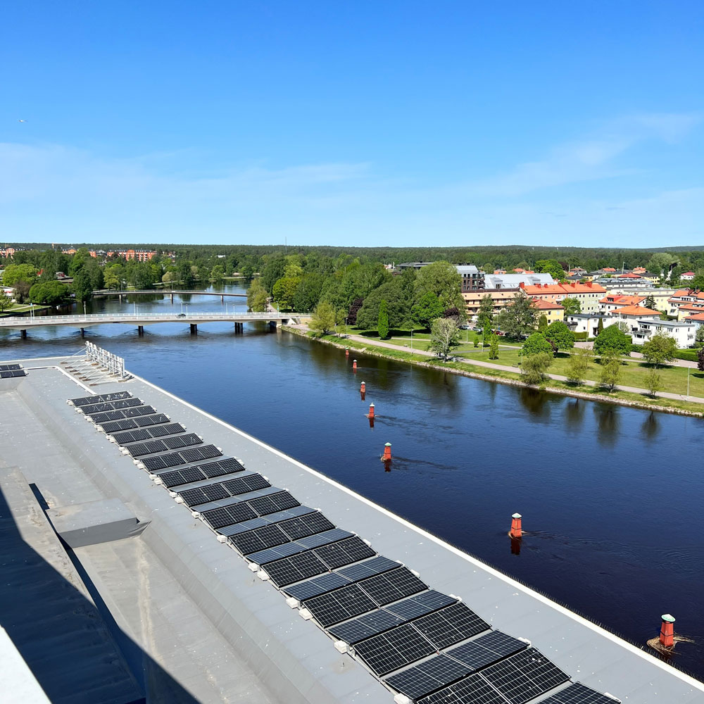 Solcellspaneler på KCCCs tak