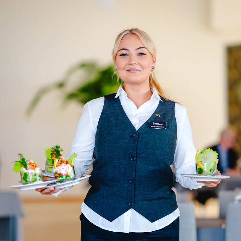 En glad servitris